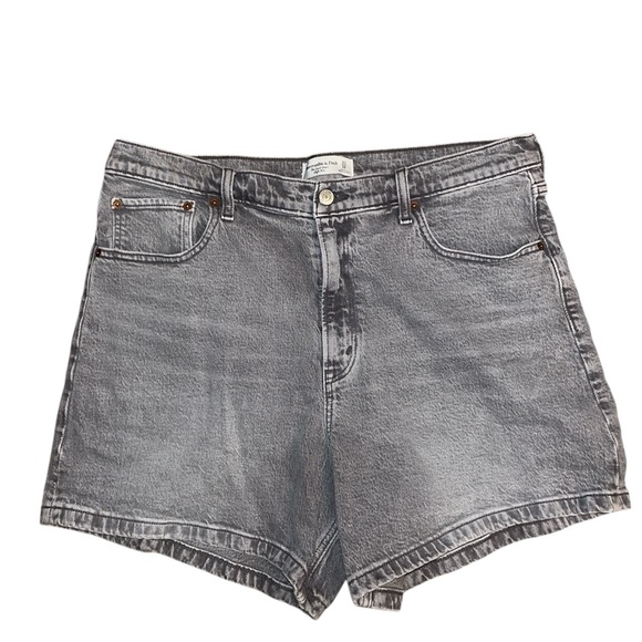 Abercrombie & Fitch Pants - Abercrombie & Fitch The Dad Short Gray High Rise  Relaxed Fit